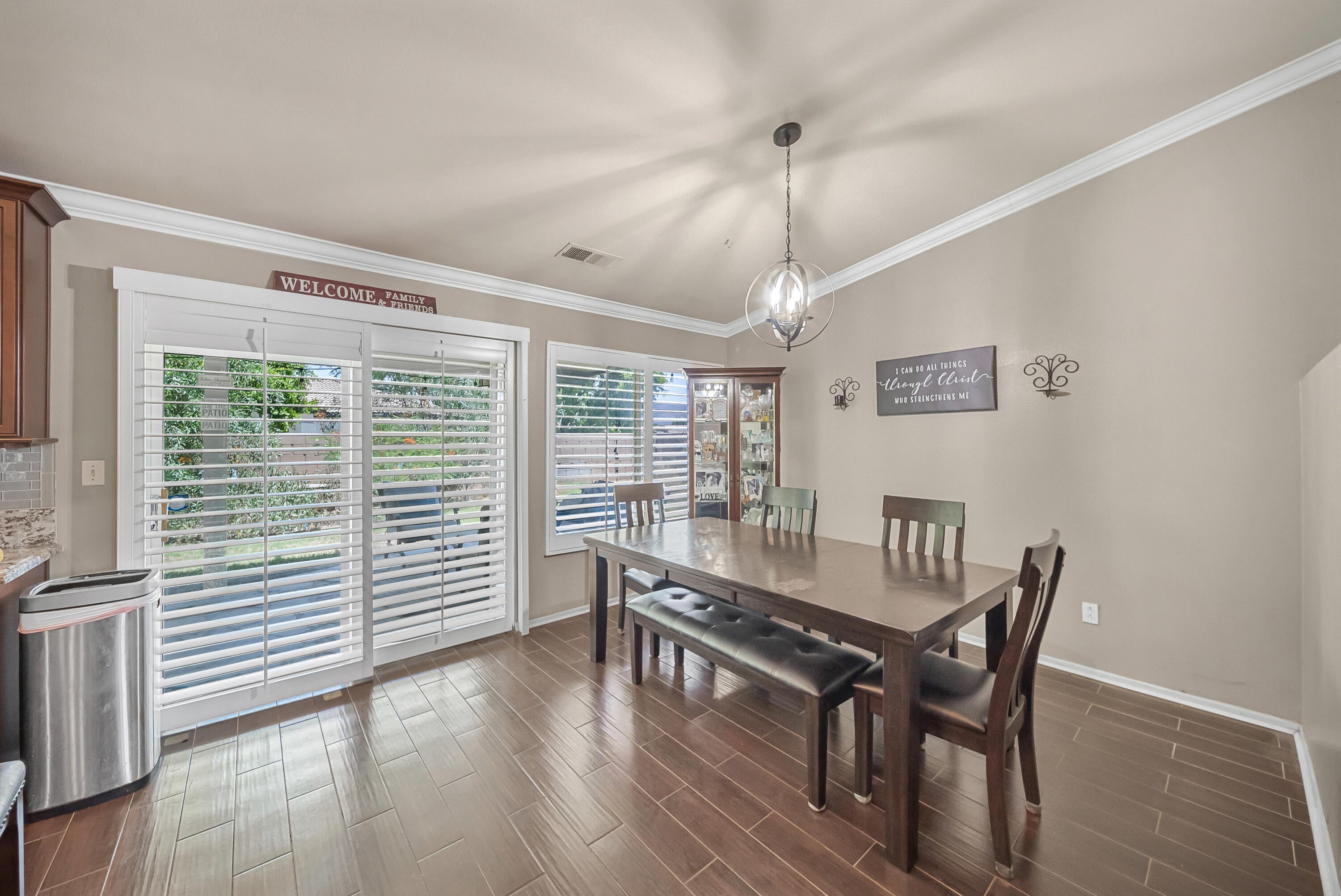 Welcome to this beautiful home in the highly desirable Villa Montego c – image 7