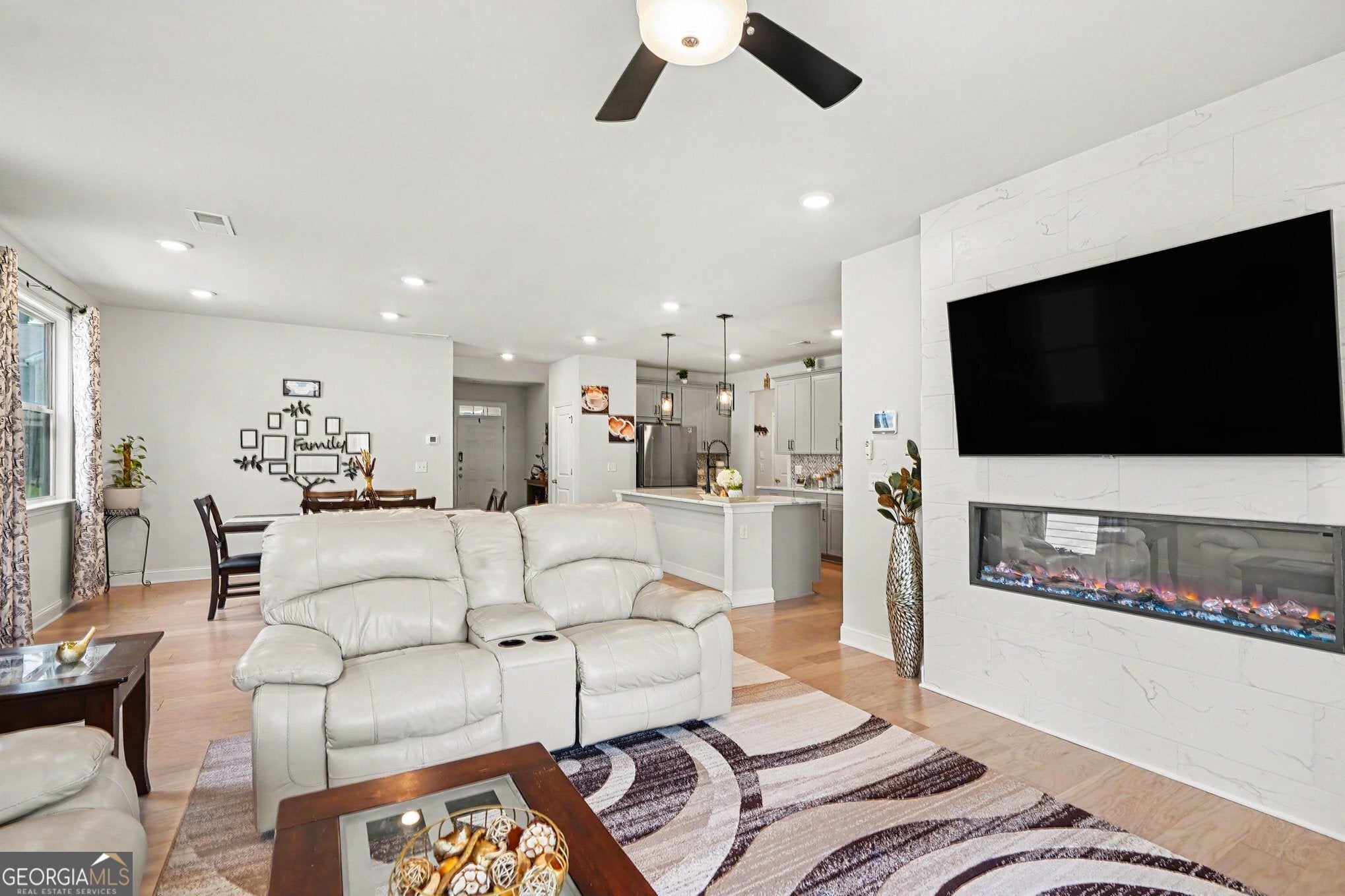 5 BEDROOM/3.5 BATH and over 3100 SF! This lovely like new double cul d – image 9
