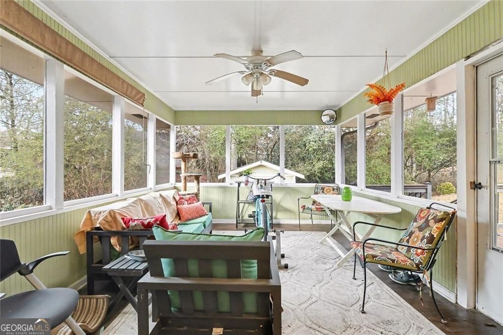Beautifully updated and ideally located in the heart of Dunwoody, this – image 27