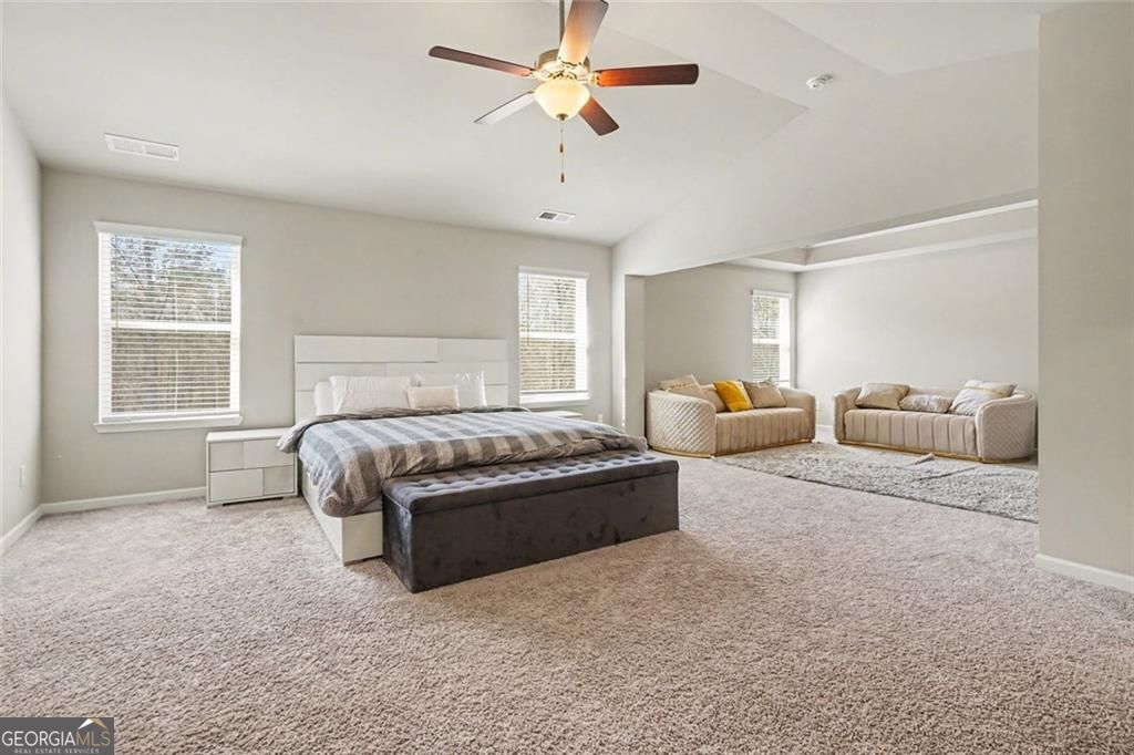 Beautiful home in the sought after Calcutta community! This spacious R – image 15
