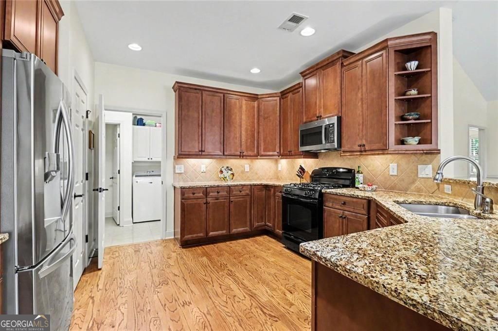 Fantastic opportunity in a vibrant 55+ active-adult community. Beautif – image 12