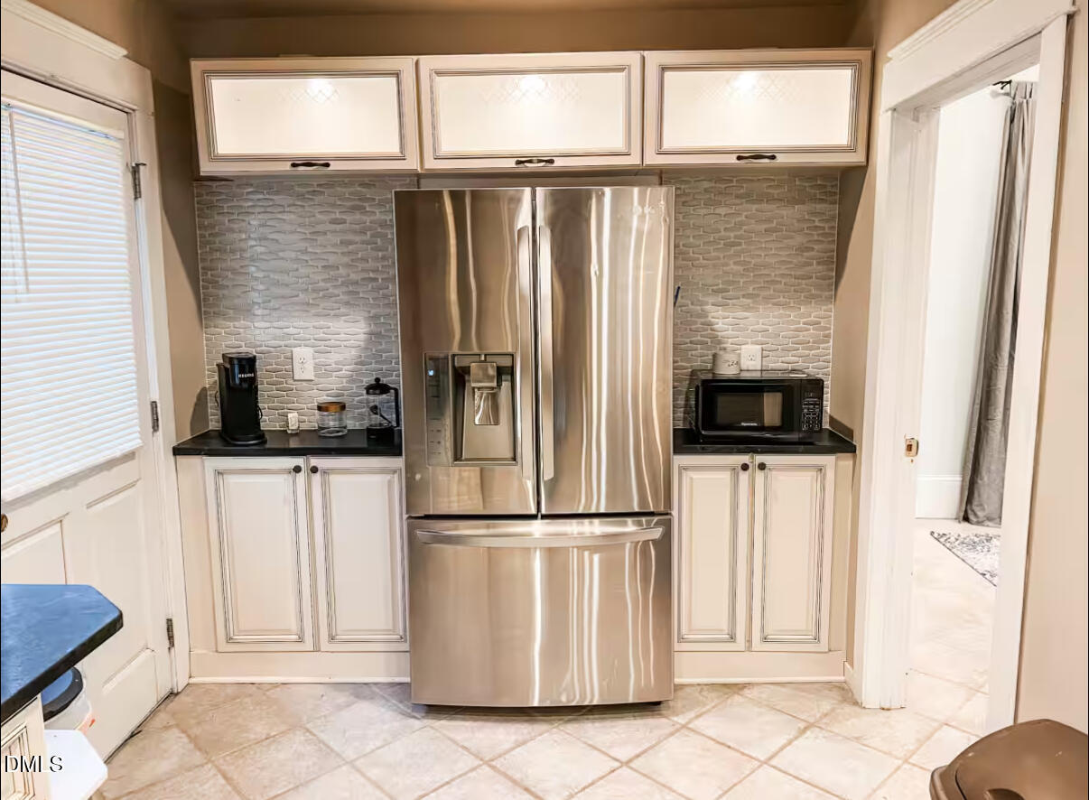 Located in the Oakwood District of Raleigh 405 Morson St blends timele – image 8