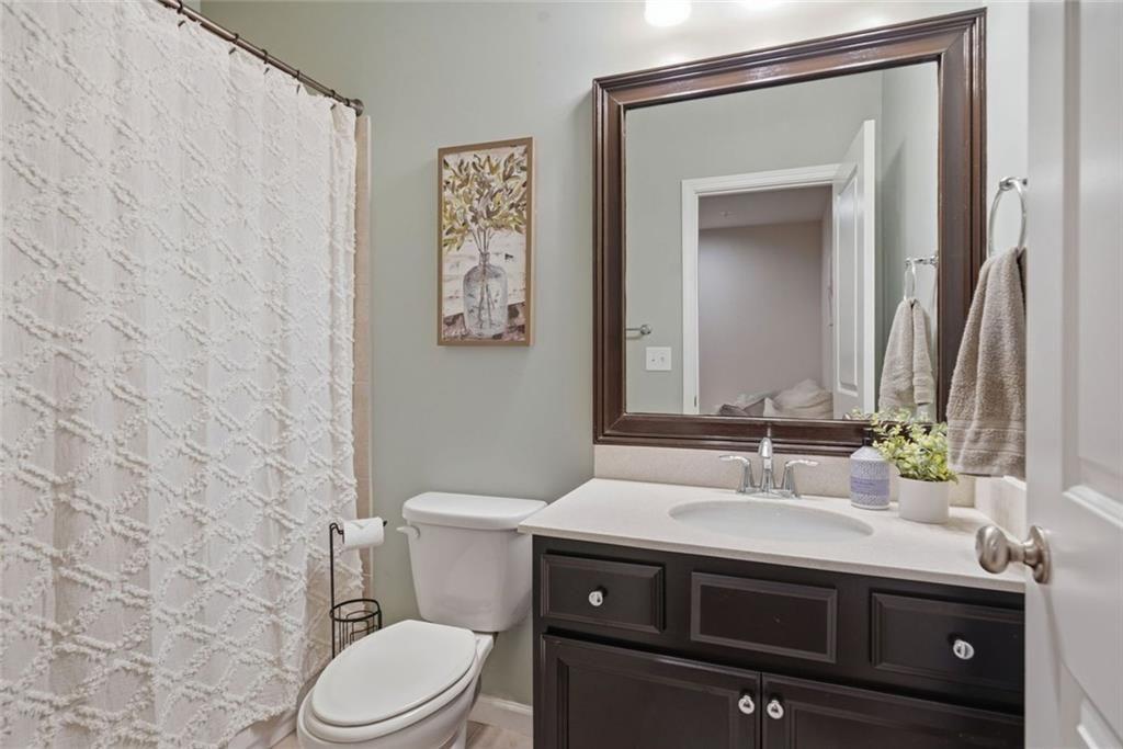 This beautifully maintained townhome in Sandy Springs offers an except – image 30