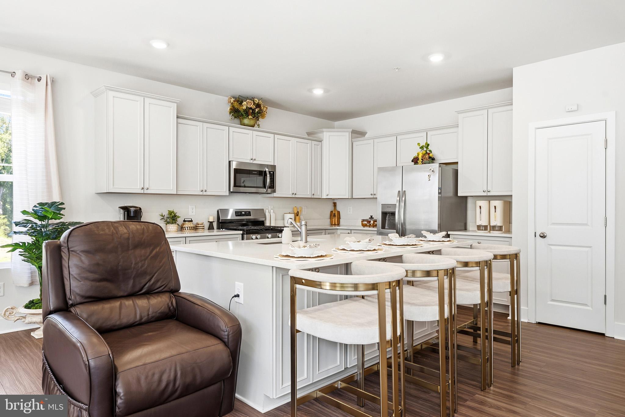 HOME SWEET HOME! Like new beauty situated on a corner lot, in sought – image 14