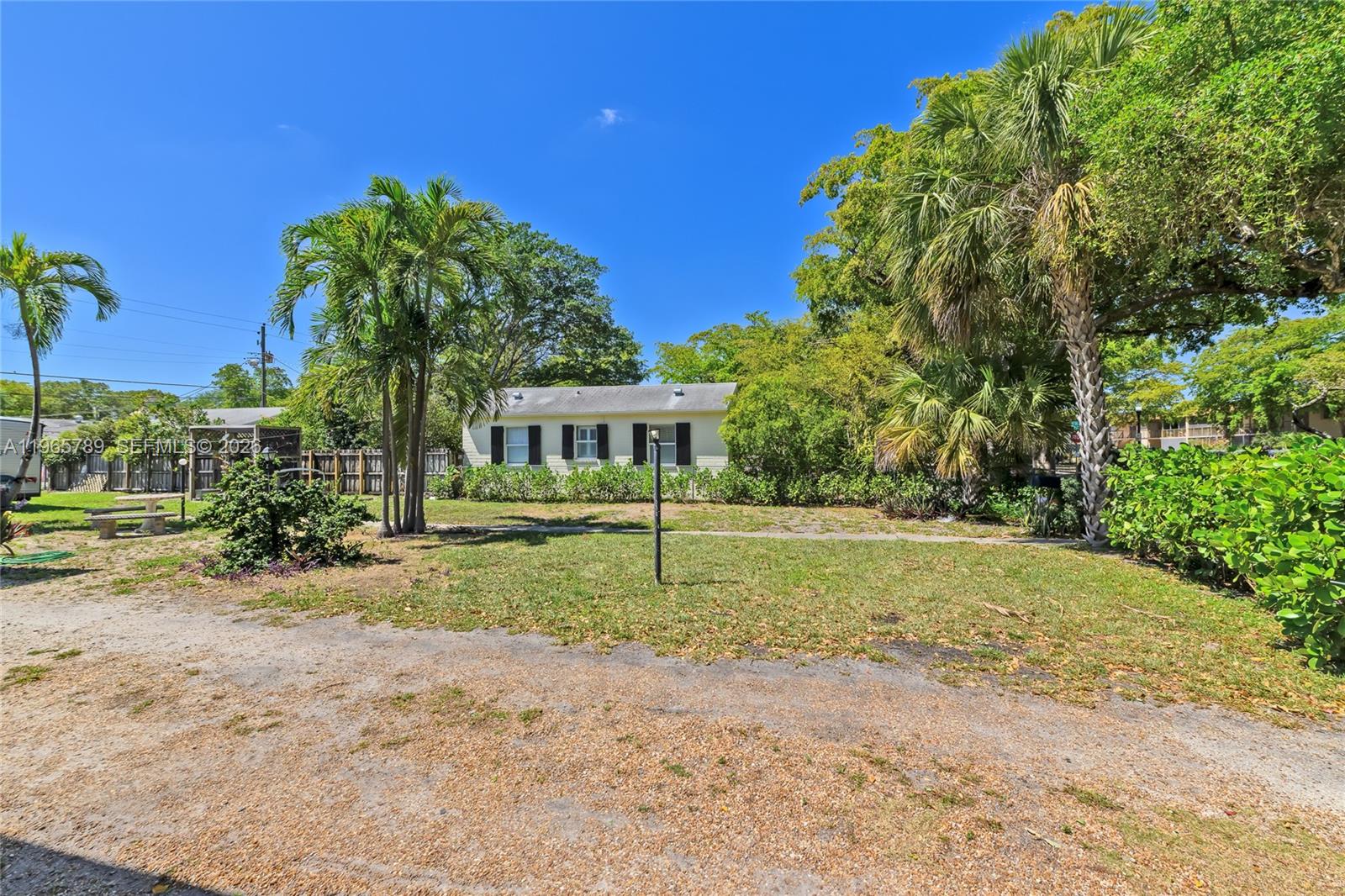 1946 1946 Madison St, Hollywood, Florida, 33020, USA, 2 Bedrooms Bedrooms, ,2 BathroomsBathrooms,Residential,For Sale,1946 Madison St,A11965789