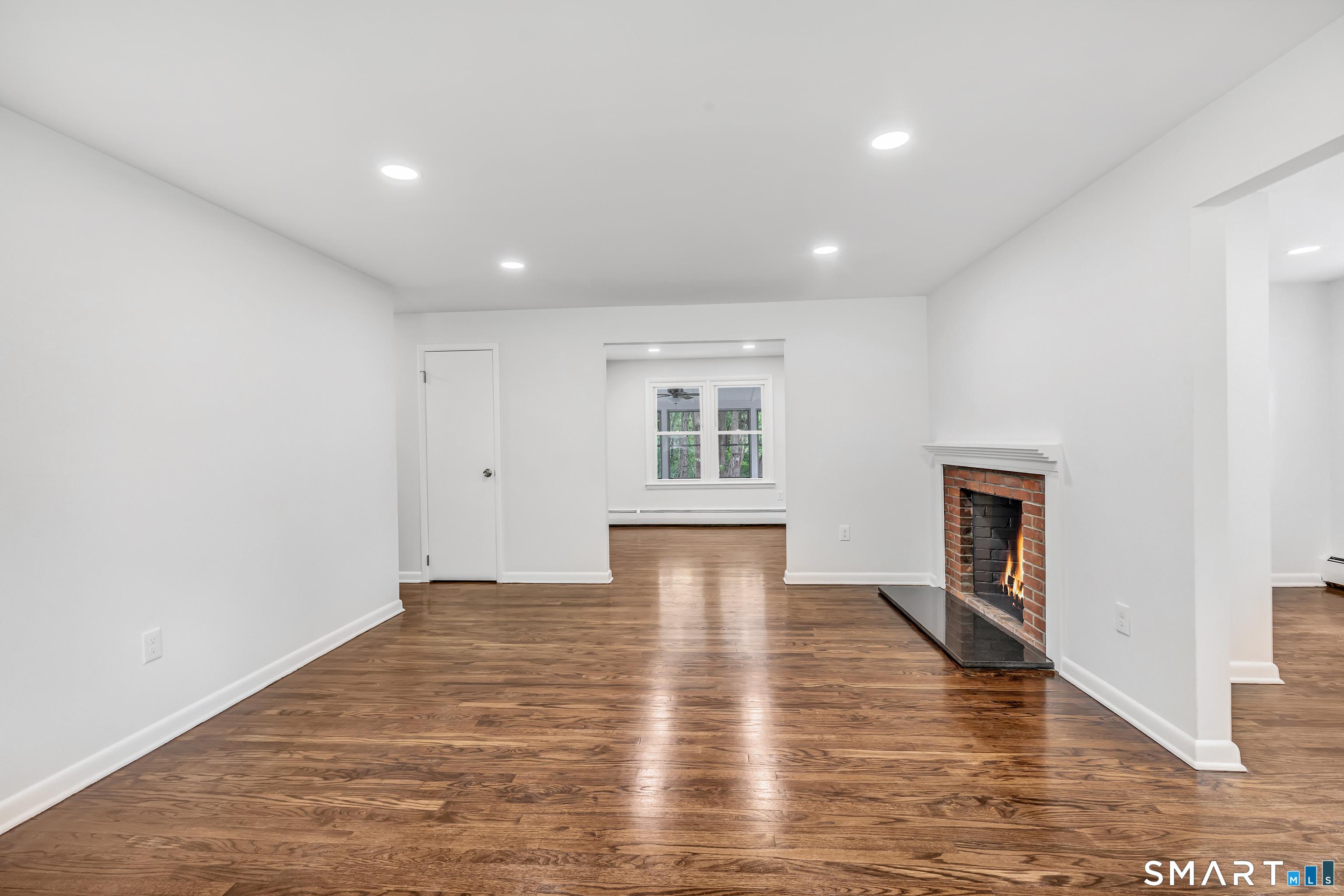 Welcome to 7 Longview Road, located in the desirable Sandy Hook sectio – image 3