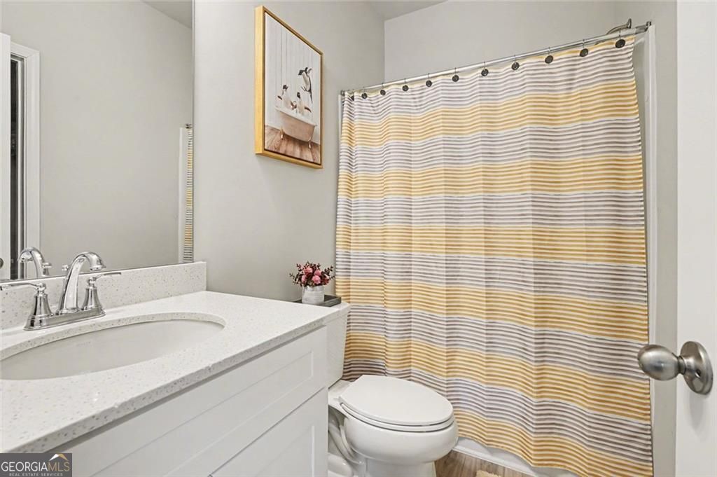 Beautiful home in the sought after Calcutta community! This spacious R – image 26