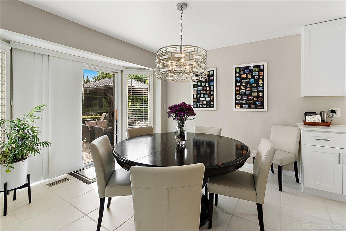 Rare find! Beautiful 4 Bedrom Split Level home with inground pool loca – image 21