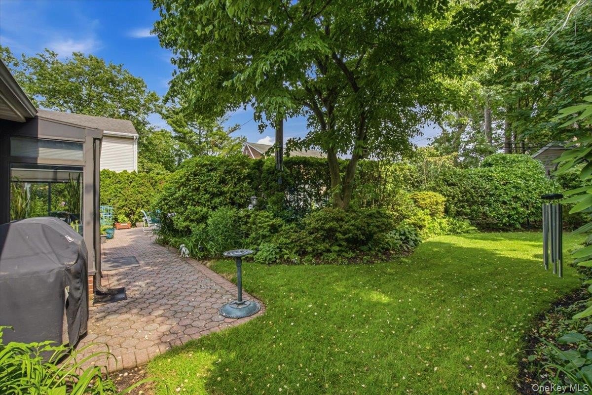 24 24 Overlook Road, Great Neck, New York, 11020, USA, 3 Bedrooms Bedrooms, ,3 BathroomsBathrooms,Residential,For Sale,24 Overlook Road,1018683
