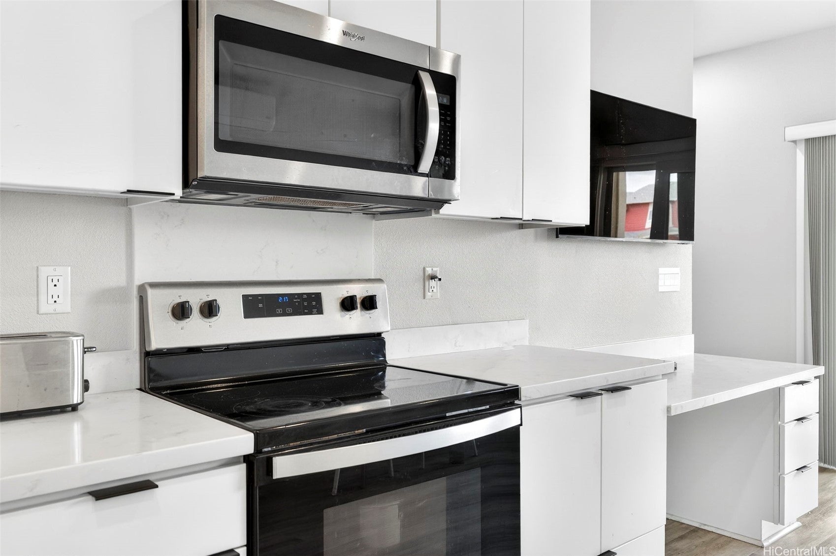 An INCREDIBLE VALUE and RARE opportunity to live, work, and play in Ho – image 8
