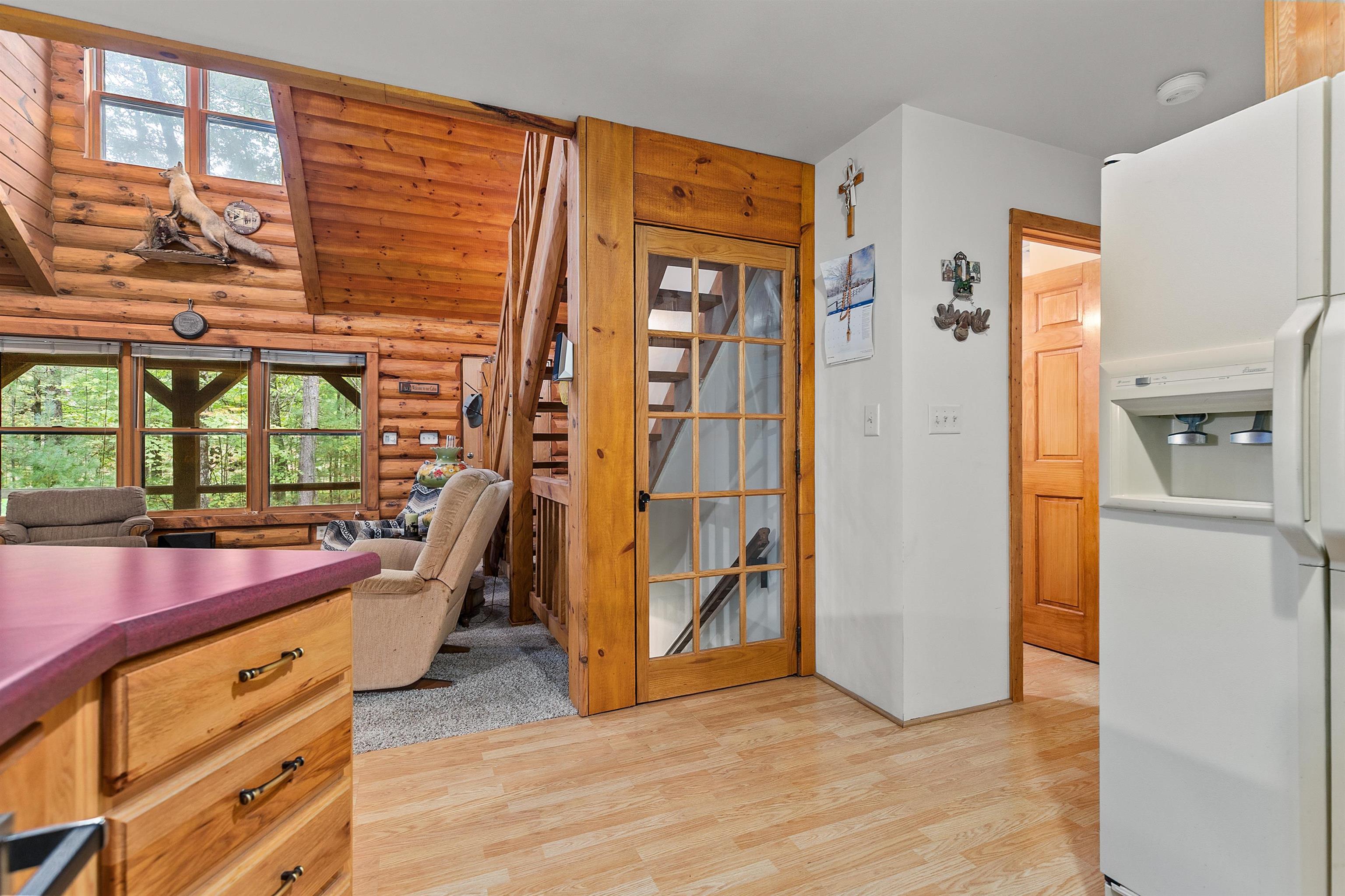 Experience the best of Legend Lake in this charming 1.5-story cottage. – image 15