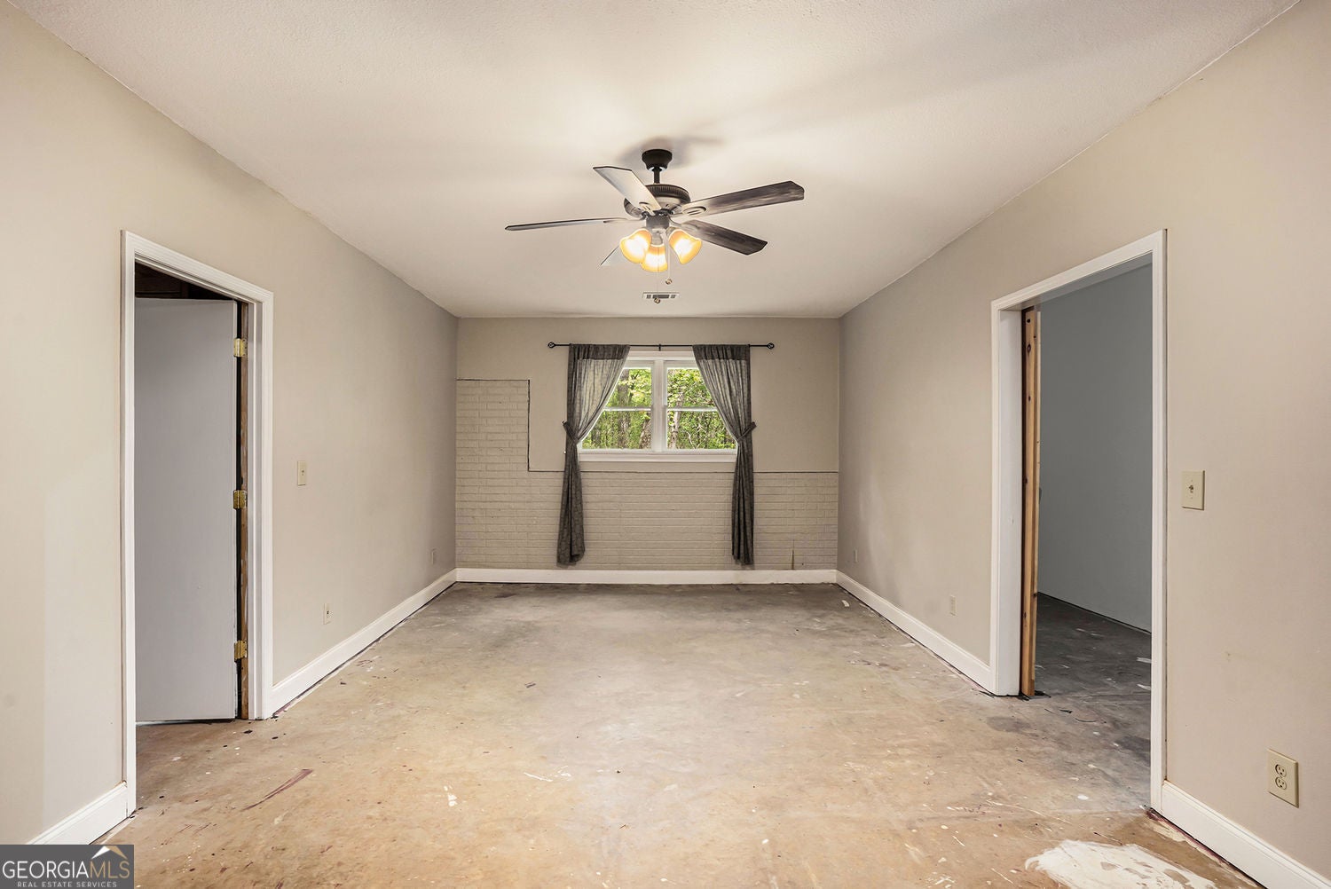 Experience the epitome of country living on this expansive 10+ acre pr – image 33