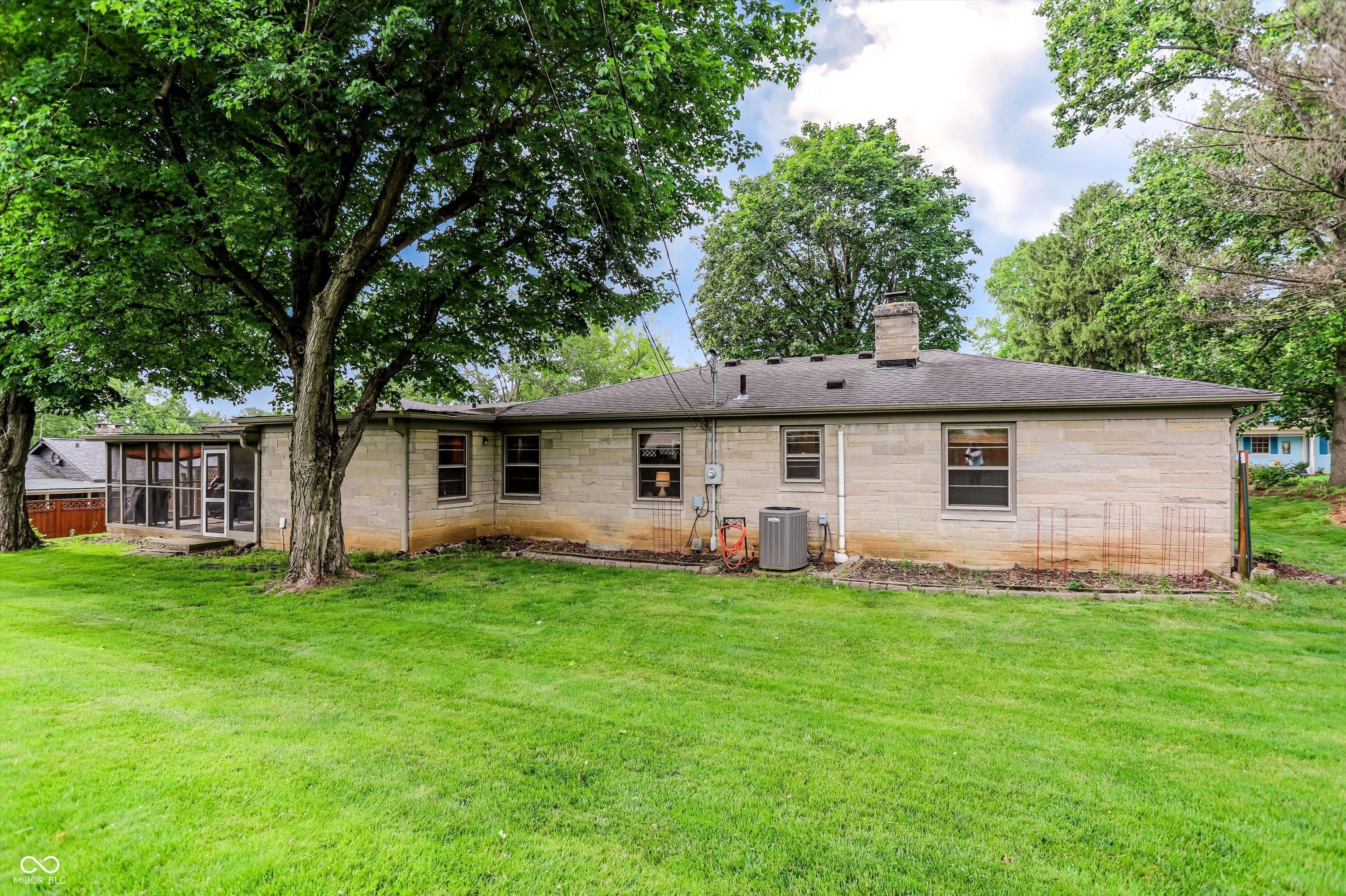 410 410 W Ash Street, Zionsville, Indiana, 46077, USA, 3 Bedrooms Bedrooms, ,2 BathroomsBathrooms,Residential,For Sale,410 W Ash Street,3dd59809-0021-48b9-a32f-4220e5