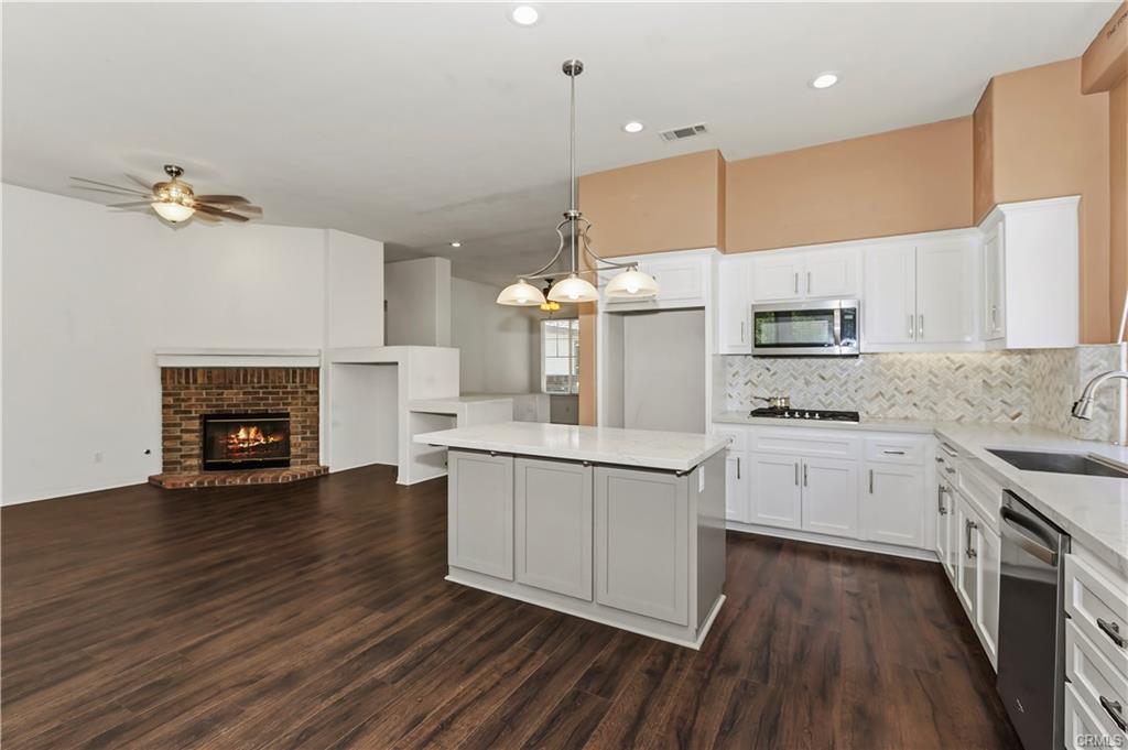 Welcome to this beautifully maintained single-story home located in a – image 13