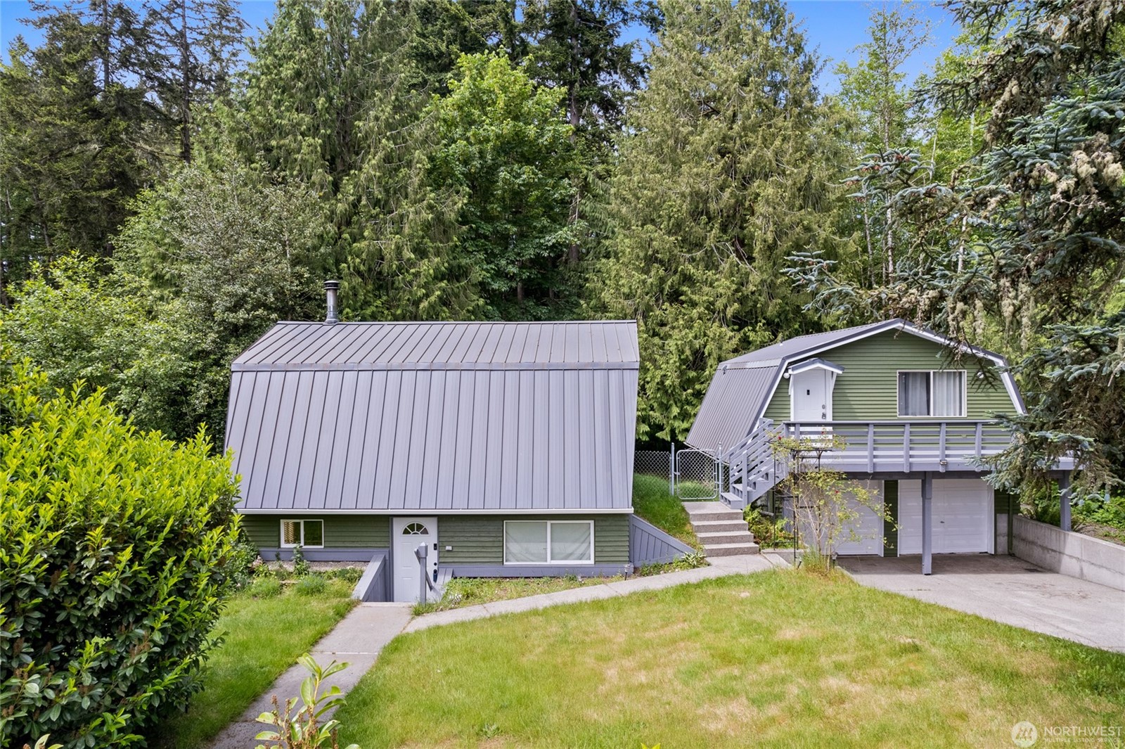 Rare opportunity to enjoy space, flexibility, and income potential on – image 1
