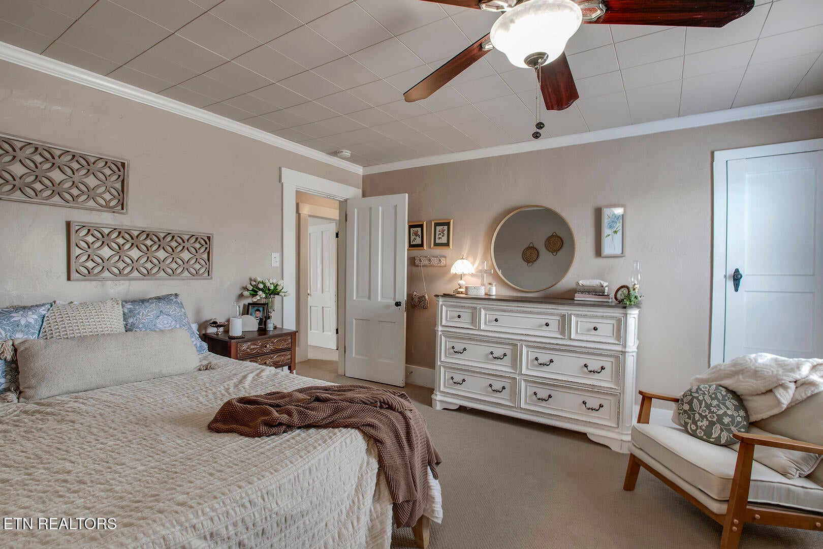 Are you looking for an adorable home with character, comfort, and styl – image 41
