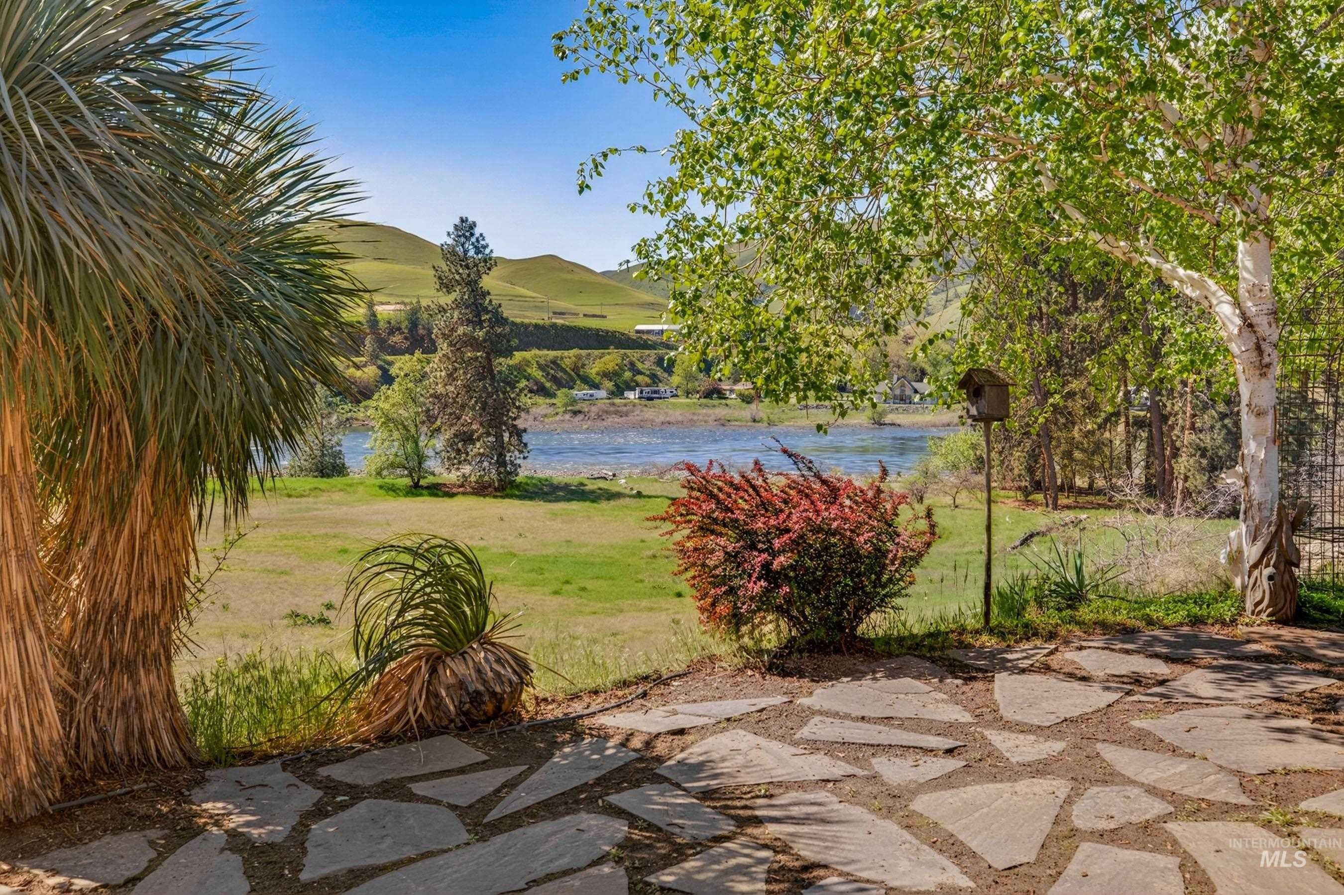 From Riggins, take Hwy 95 north approximately 21 miles to Twin Bridges – image 32