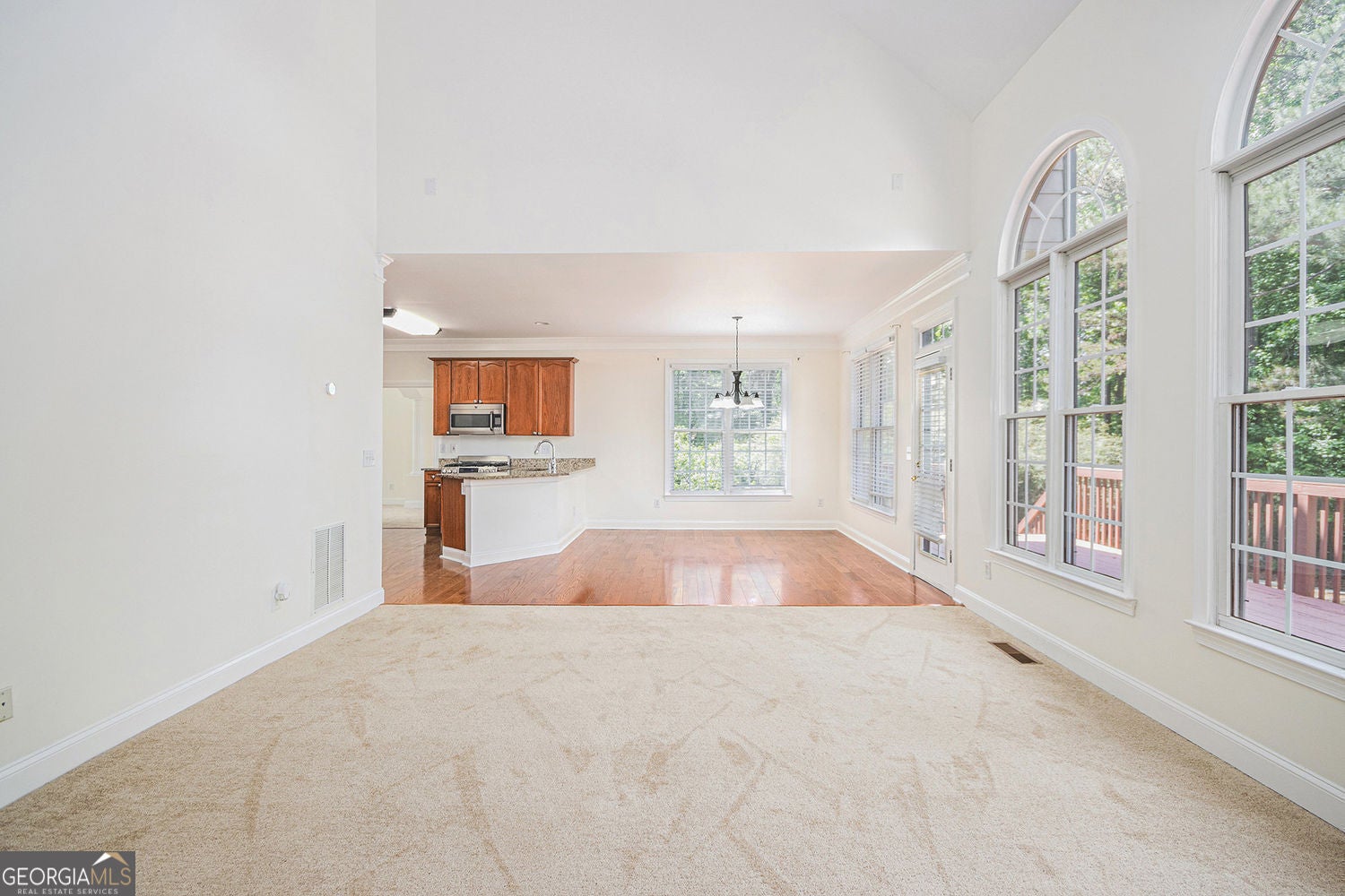 Fully finished basement with refined lakefront living in this beautifu – image 37