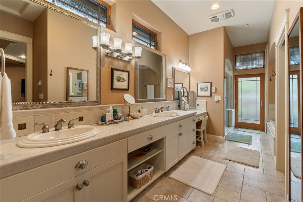 Located on the desirable West Side of Paso Robles, this custom-built 2 – image 21