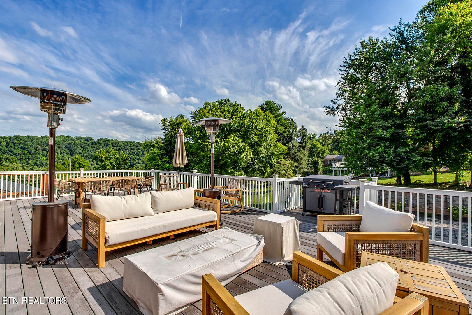 Are you looking for an adorable home with character, comfort, and styl – image 29