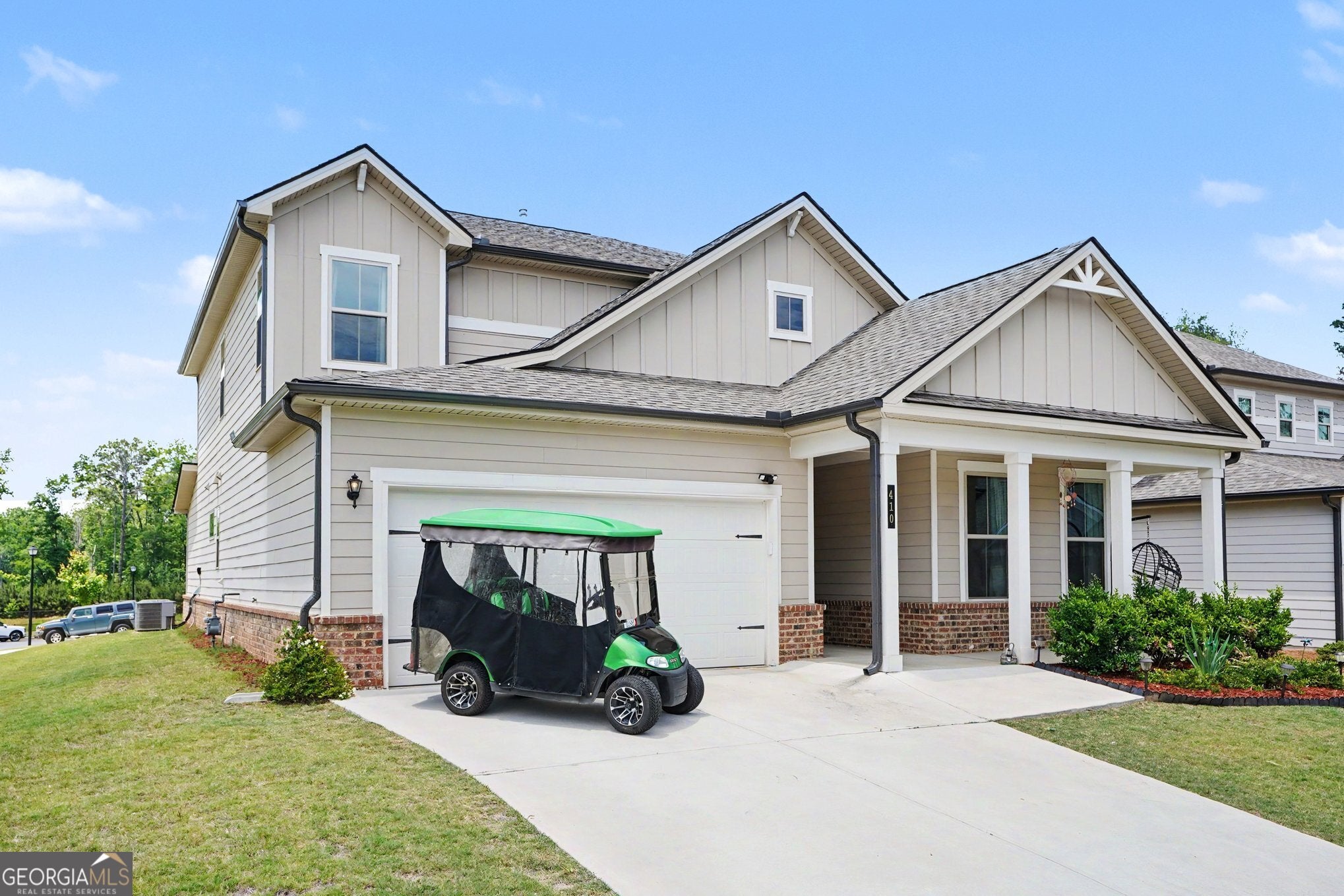 5 BEDROOM/3.5 BATH and over 3100 SF! This lovely like new double cul d – image 1