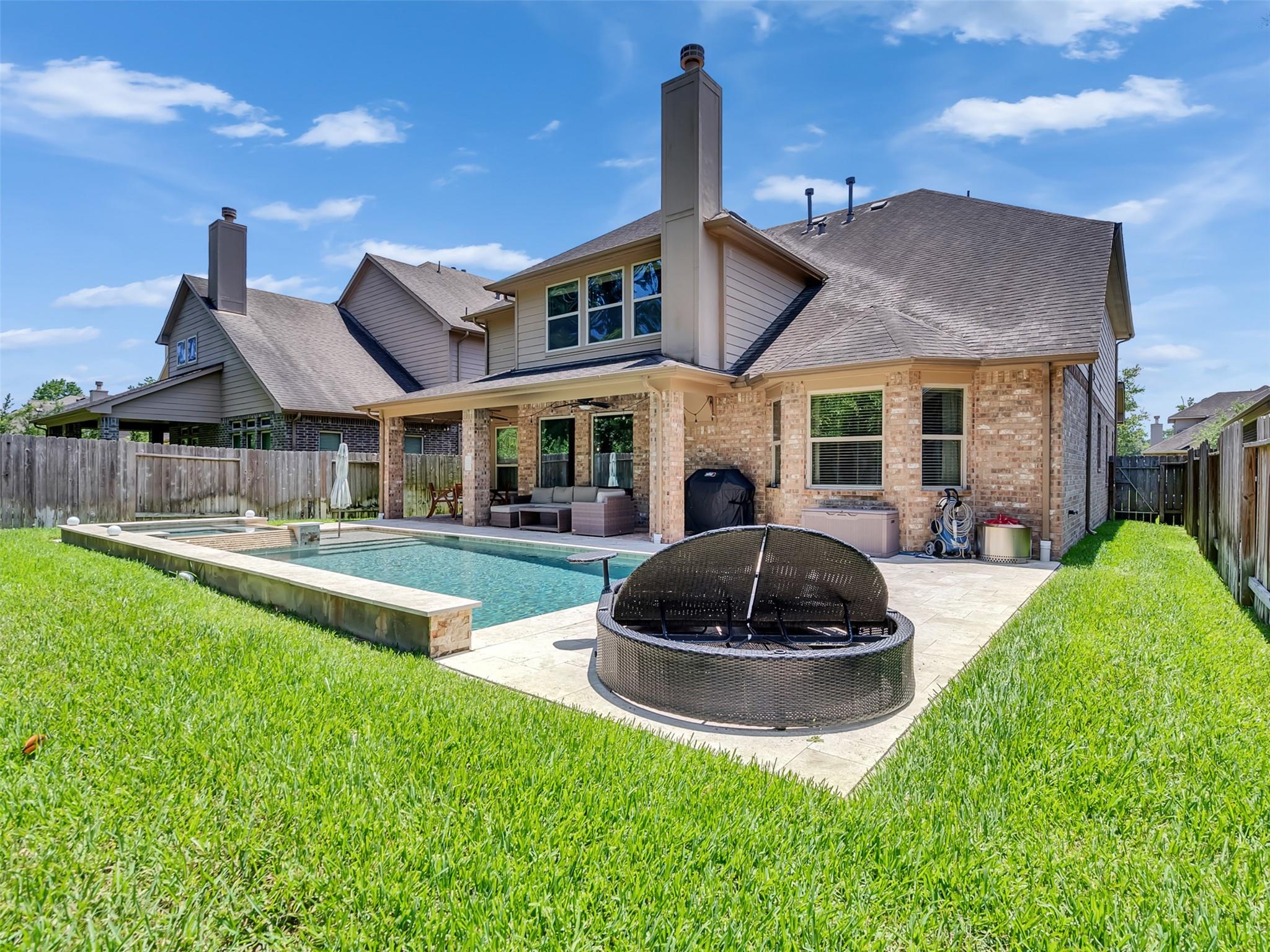 Nestled in a friendly community, this 4-bed, 3.5-bath home offers a pe – image 36