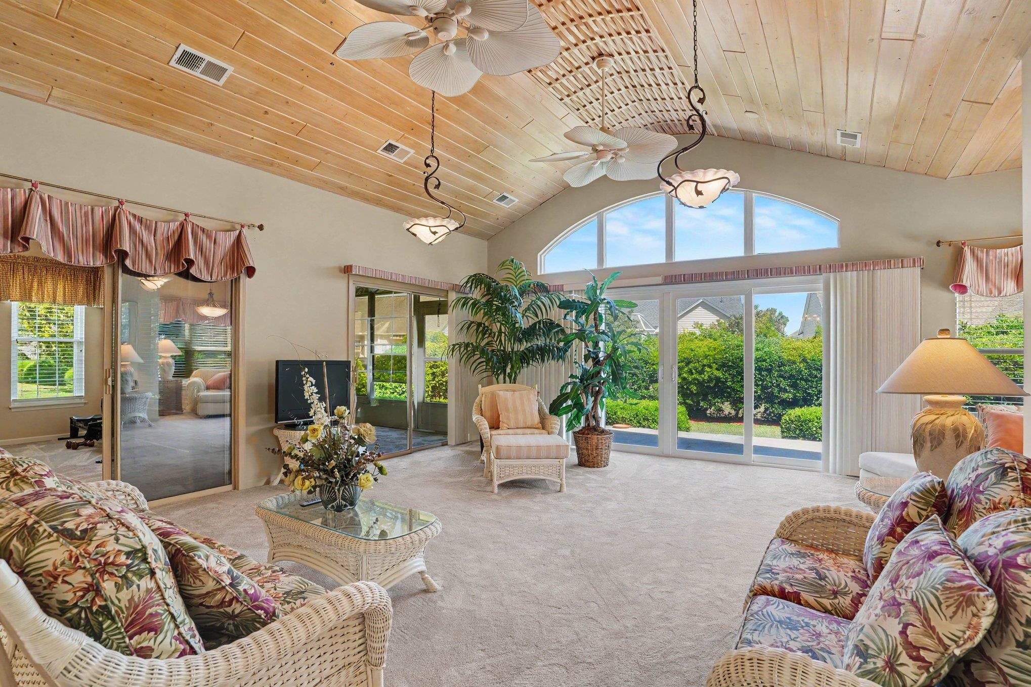 Do not miss this gorgeous updated 3 bed 2 bath single level home locat – image 9