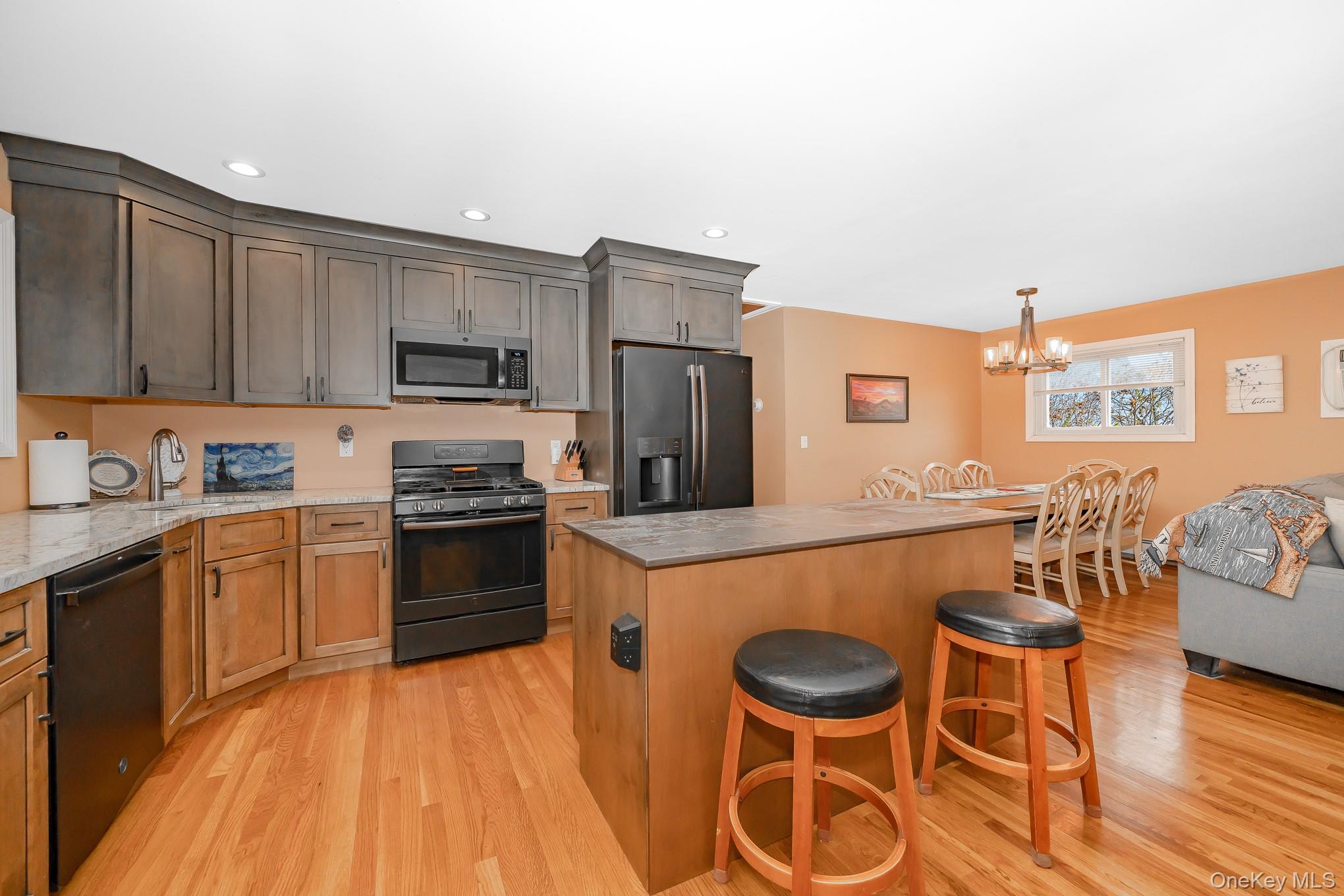 Welcome to this spacious Hi Ranch located on a quiet dead end street i – image 21