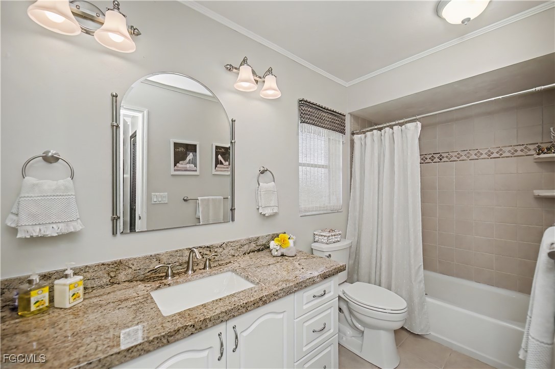 Welcome to your future GULF ACCESS HIDDEN GEM OF A home in the charmin – image 28