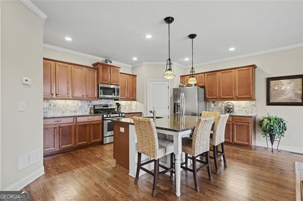 $5000 to BUYERS closing costs with acceptable offer! Beautiful east fa – image 7