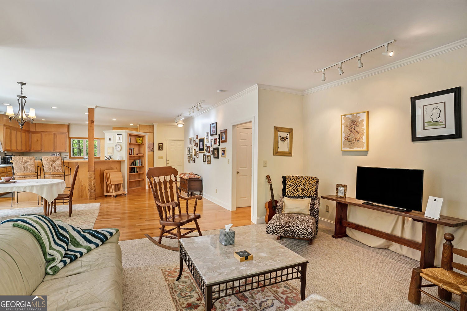 Experience the epitome of country living on this expansive 10+ acre pr – image 15