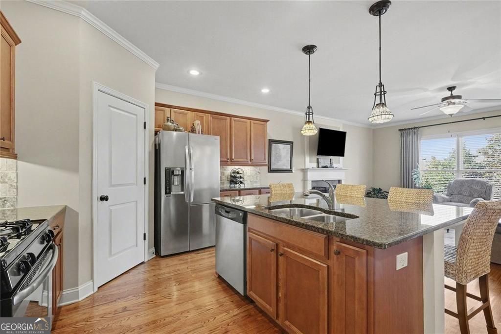 $5000 to BUYERS closing costs with acceptable offer! Beautiful east fa – image 9