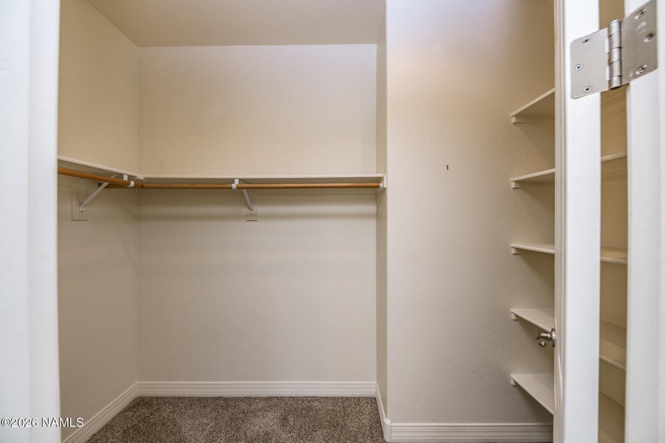 Mountain views, dual primary suites, and Flagstaff living at its fines – image 34