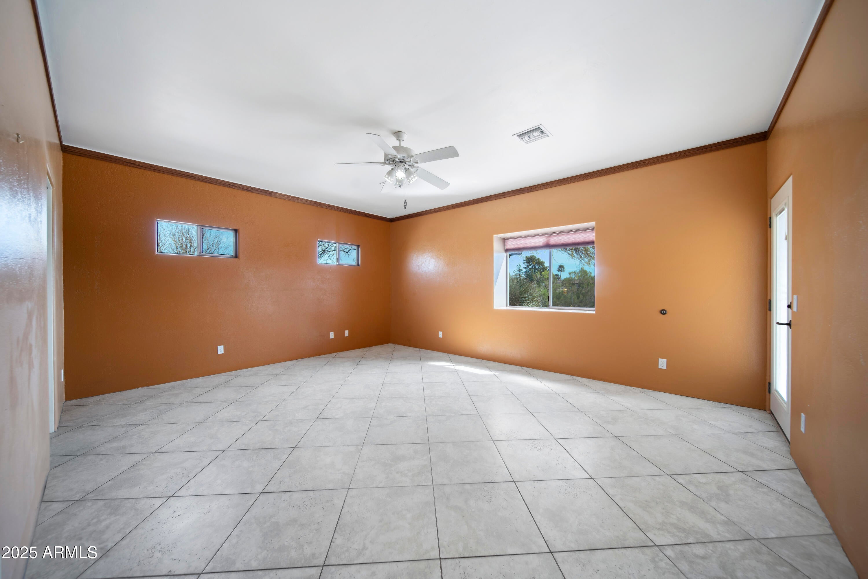 Fresh paint - looks great - Come and See - Luxury Home, acres, and ove – image 7