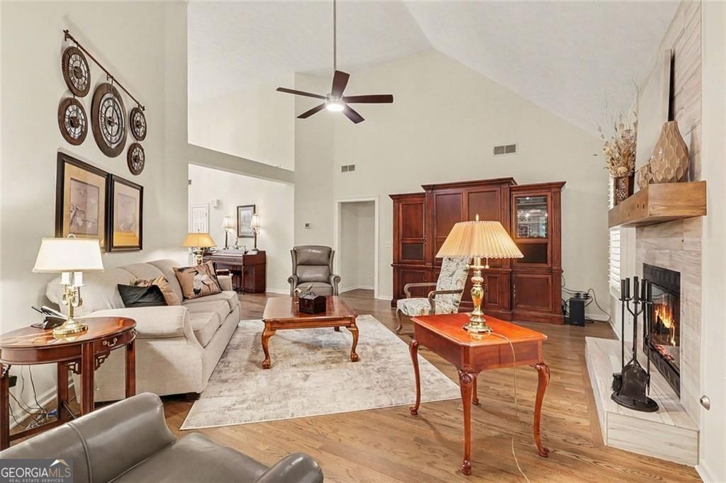 Welcome to this stunning home in beautiful Grayson, Georgia. Professio – image 8