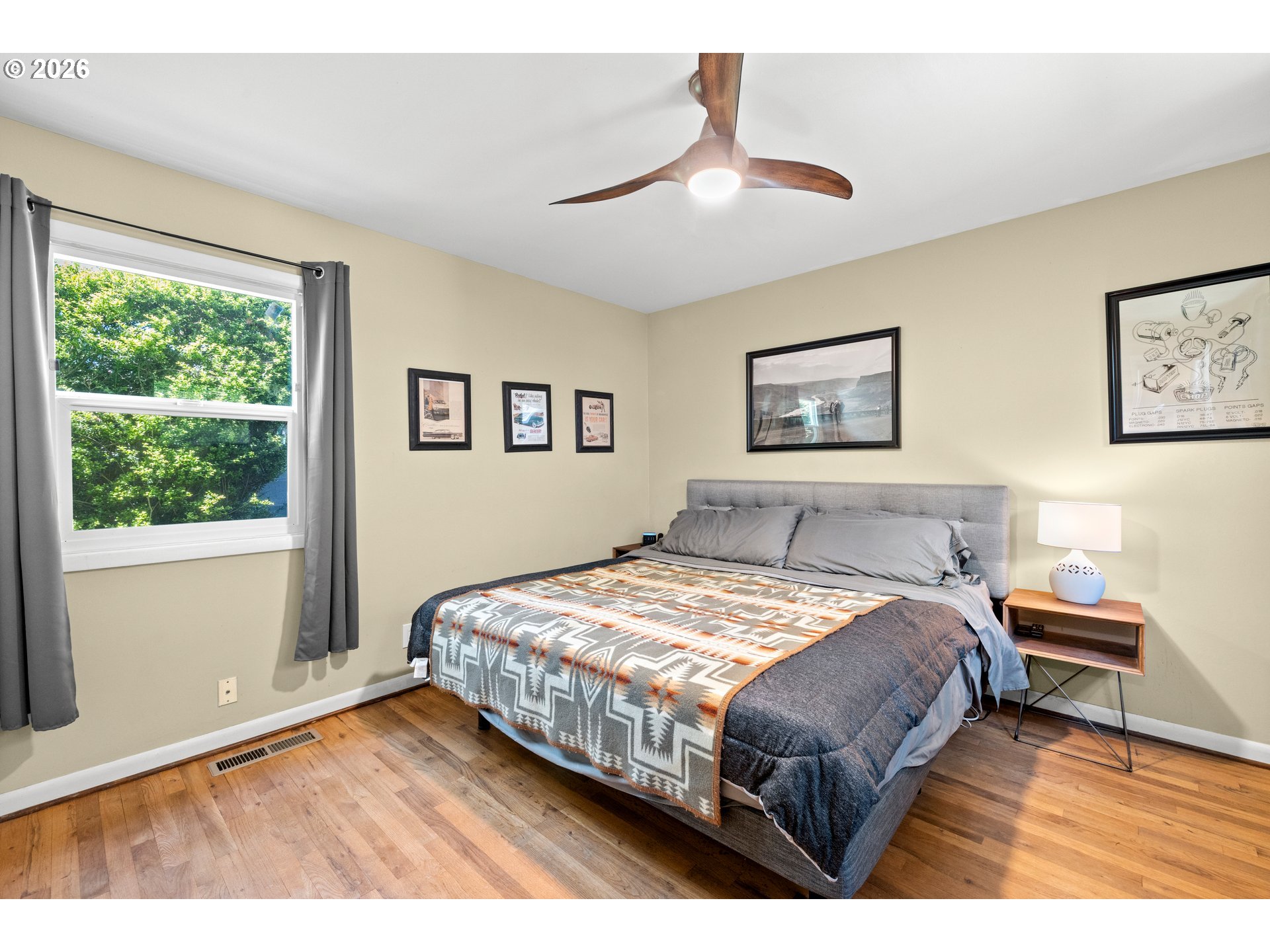 One-level living at its finest in the heart of Eastmoreland Heights! T – image 13