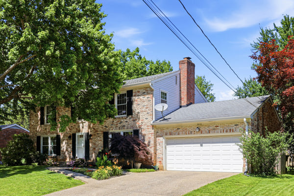 Welcome to this beautiful home that’s gleaming with pride and perfecti – image 1