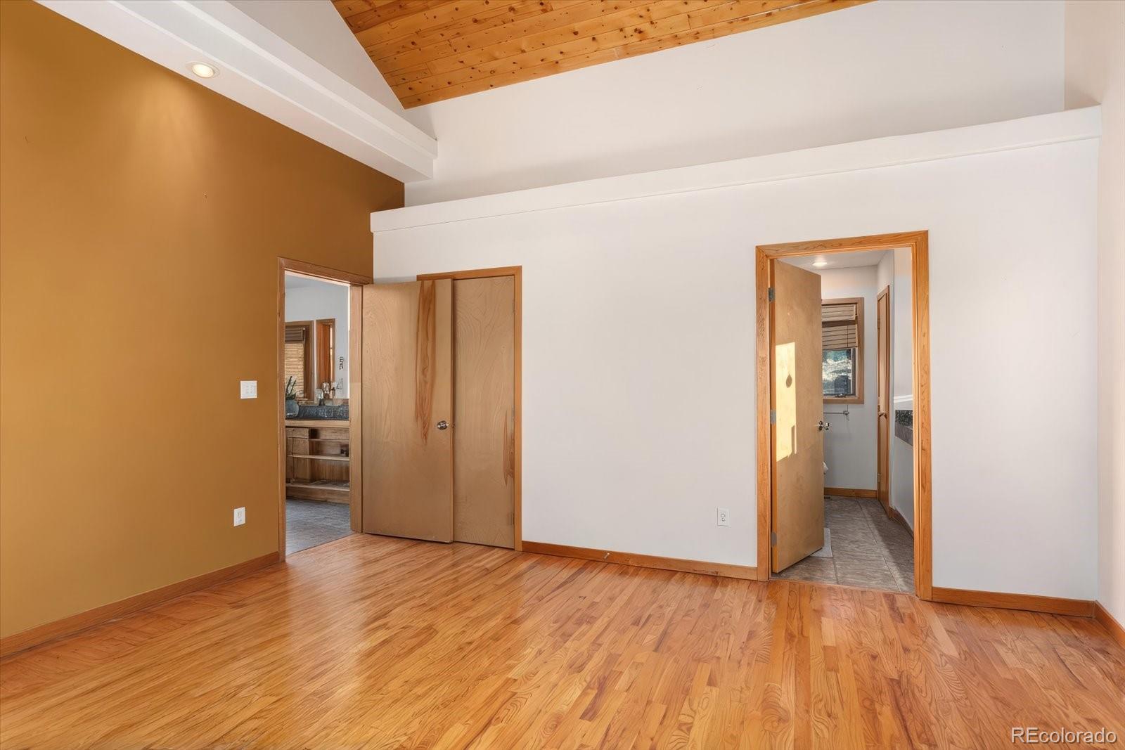 Mountain Contemporary Living with Big Views in Cherokee Heights. Set o – image 22