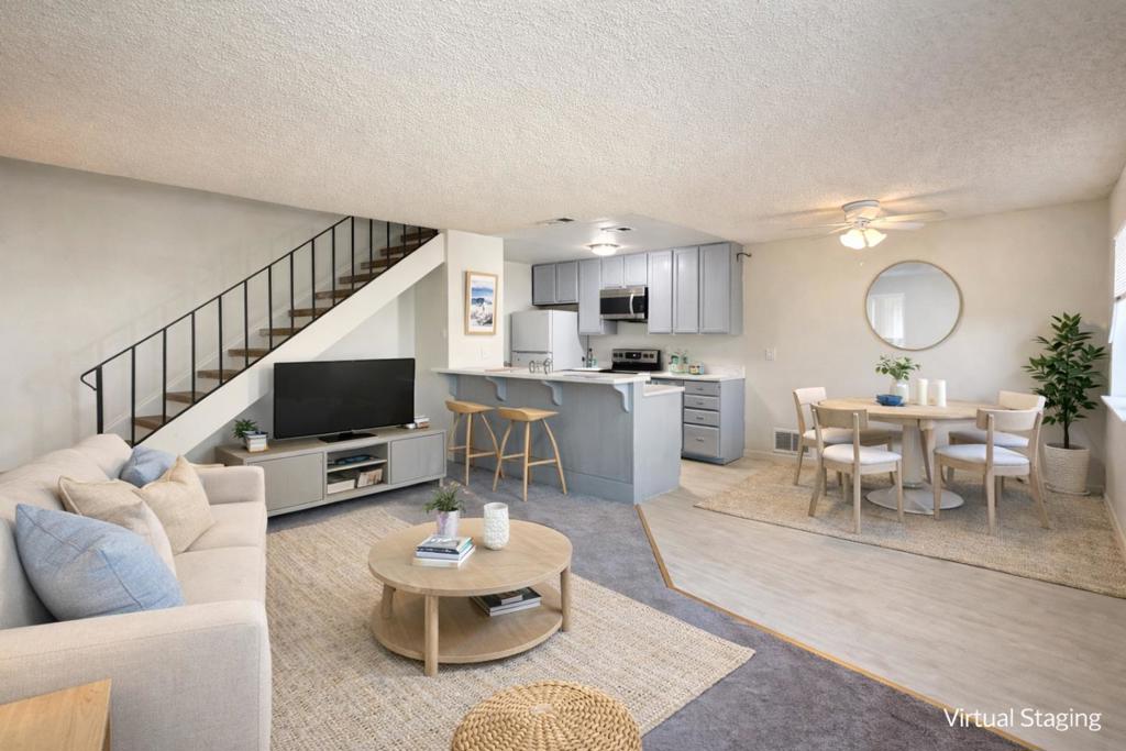Who Wouldnt Want to live in desirable Capitola Knolls Community! Nestl – image 5