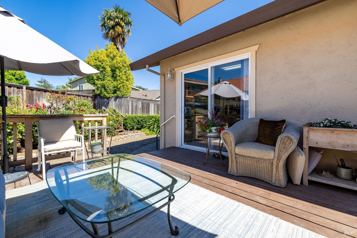 Welcome to 274 Beech Avenue, a beautifully maintained single-story hom – image 43