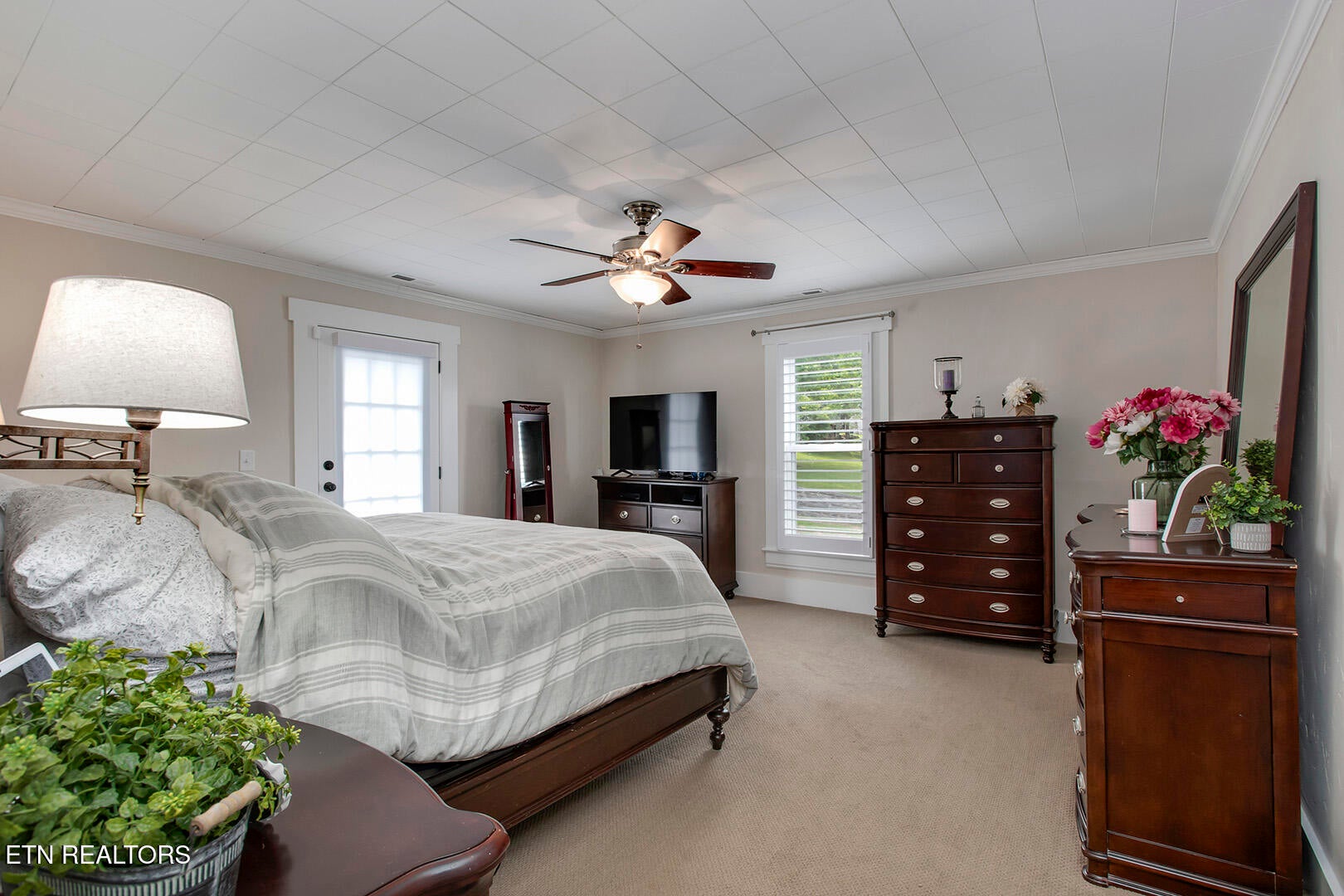 Are you looking for an adorable home with character, comfort, and styl – image 28