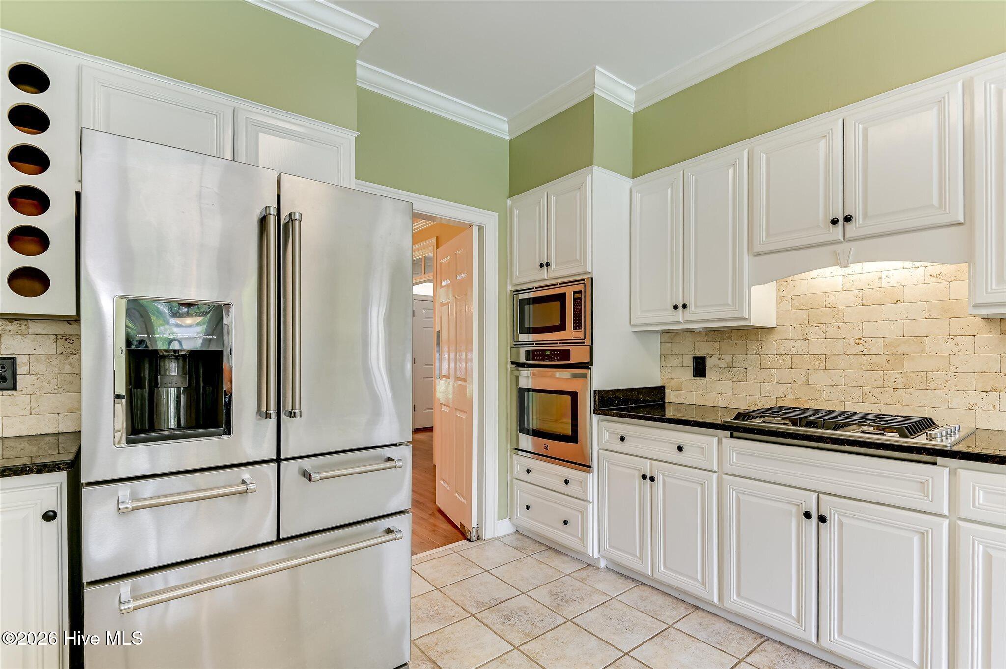 Welcome to this stunning brick home nestled on a quiet cul-de-sac in t – image 22