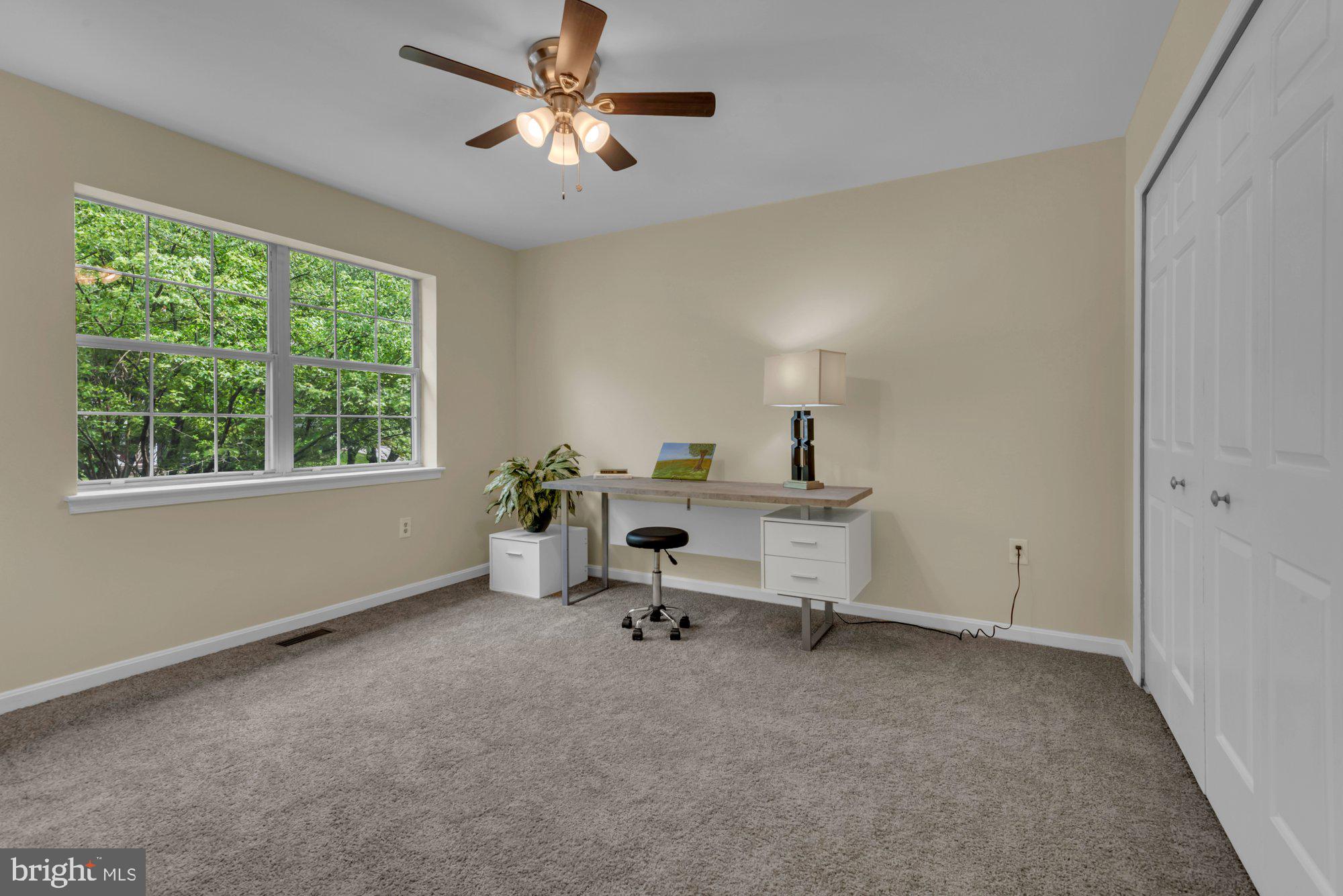 Well Cared for Home in Foxmoor located in a Cul-De-Sac. Fresh Paint, W – image 24
