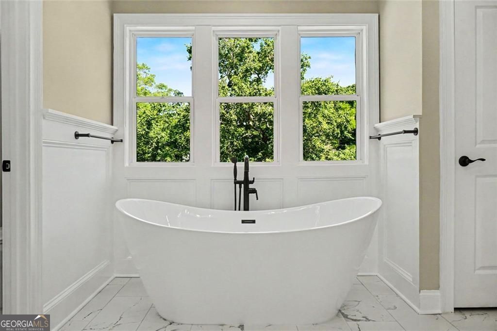 Welcome to this beautifully designed two-story home conveniently locat – image 23