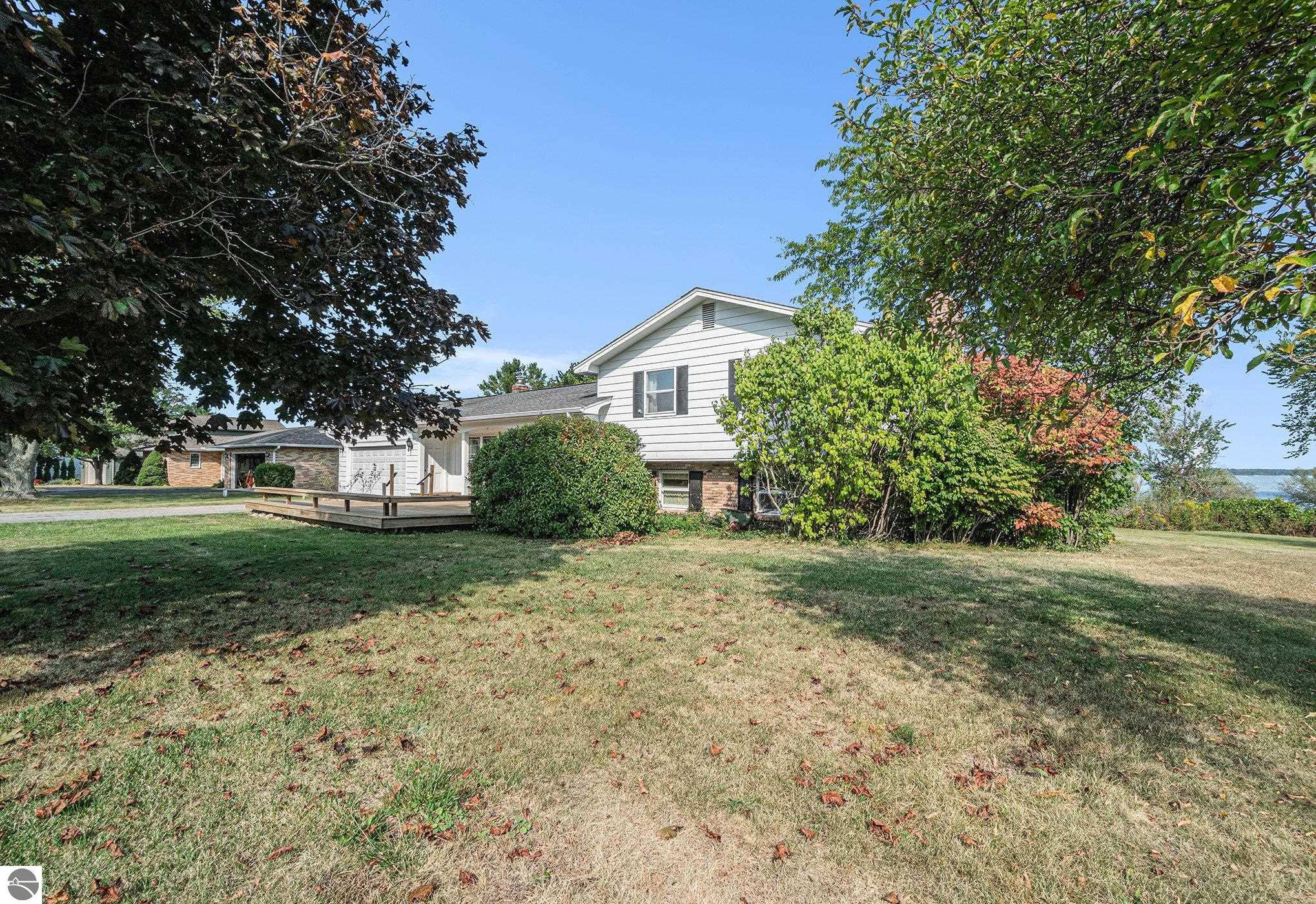 Peninsula Dr to right on Nelson, left on Braemar, home on left – image 36