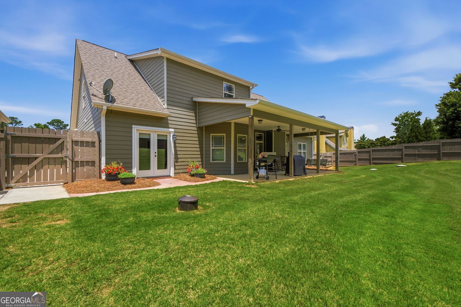 Incredible custom home with tons of bells and whistles in sought after – image 54