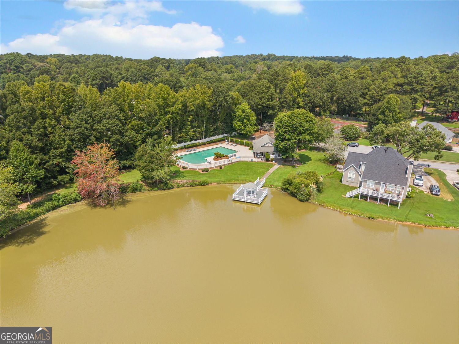Fully finished basement with refined lakefront living in this beautifu – image 27
