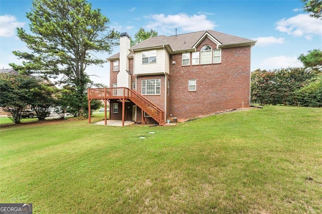 Welcome to 101 Lumby Lane, a stunning 4-sided brick residence in the s – image 17