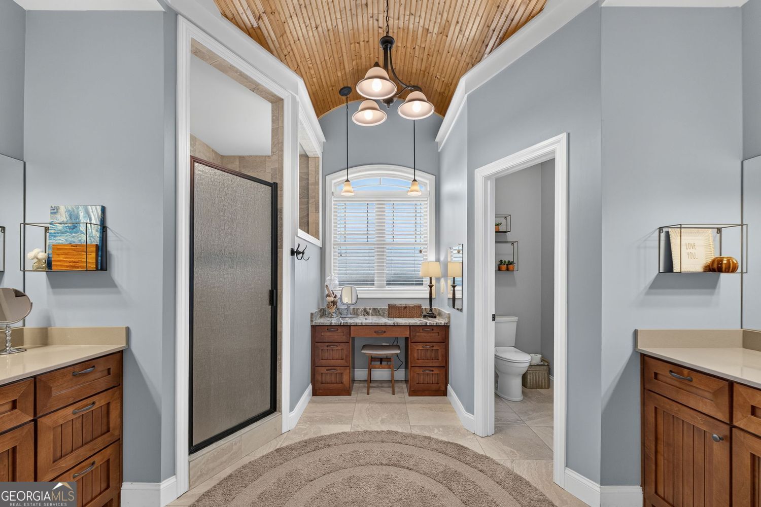 Incredible custom home with tons of bells and whistles in sought after – image 30
