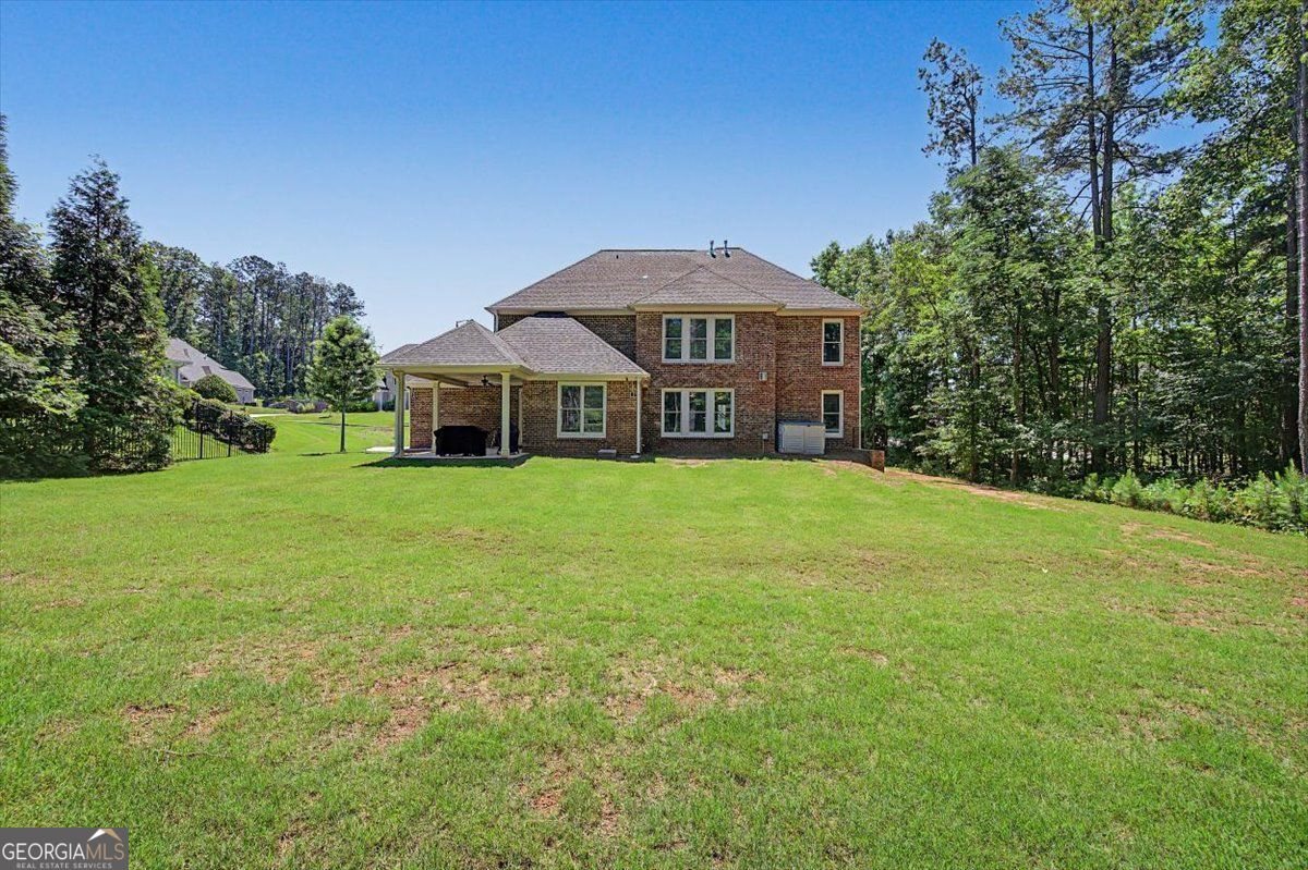 GOLF COURSE LIVING ANYONE??!! Experience luxury golf course living at – image 55